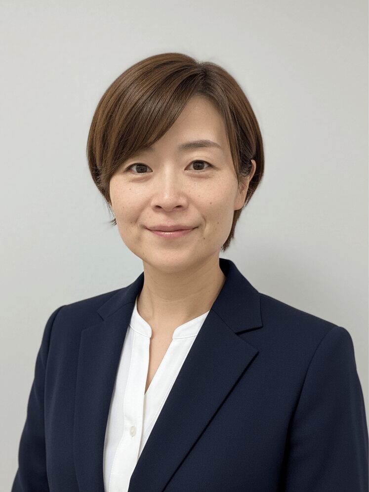 社会保険労務士事務所アフロエイトの代表社会保険労務士、蜂谷園江 のプロフィール写真。専門性と信頼感を伝える笑顔。